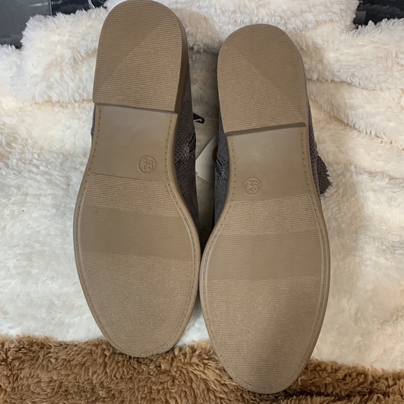 Super cute short booties. Universal Threads - Picture 3 of 4